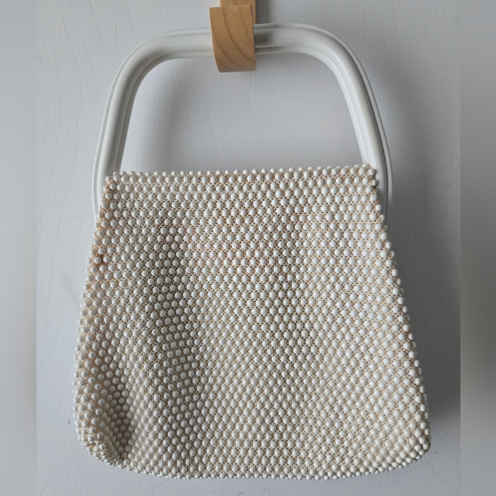 Corde-Bead Vintage, White/Cream, Beaded Handbag. Hard plastic handle.